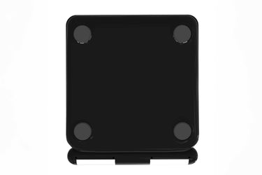 Boden Ansicht eines flachen, schwarzen Körperanalysegeräts auf weißem Hintergrund – ideal zur Unterstützung von Eisbädern, Kältetherapie und Outdoor-Kälteanwendungen.